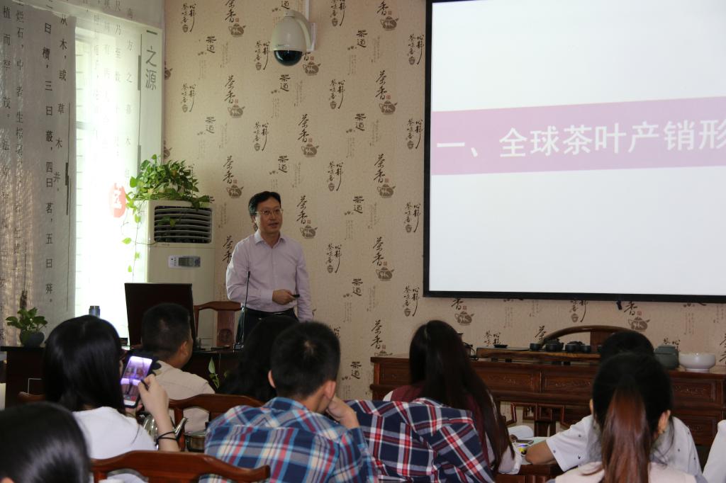 孙教授在讲课